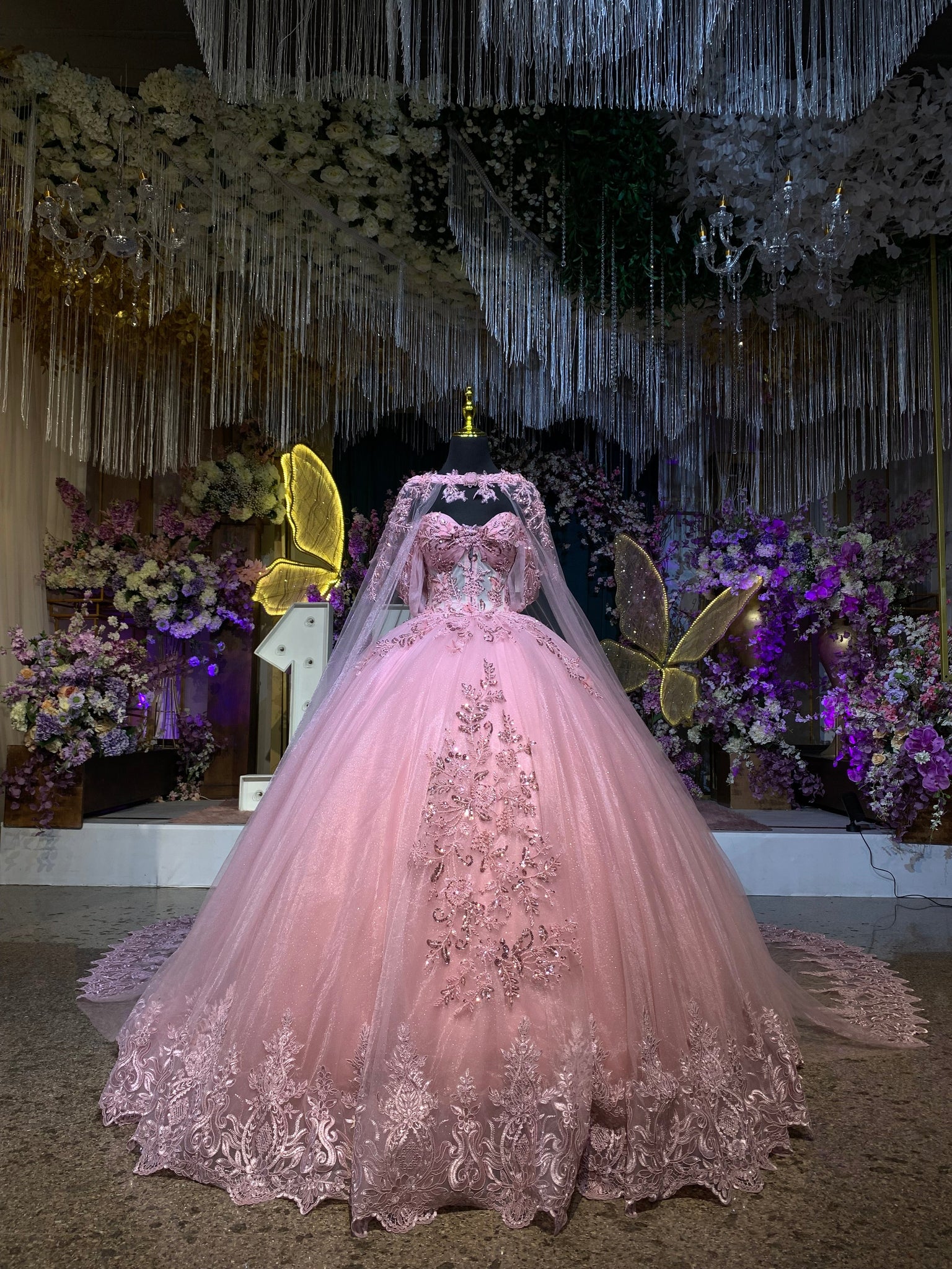 Colección METAMORFOSIS Vestido para quinceañera – FLOWER SEAMS